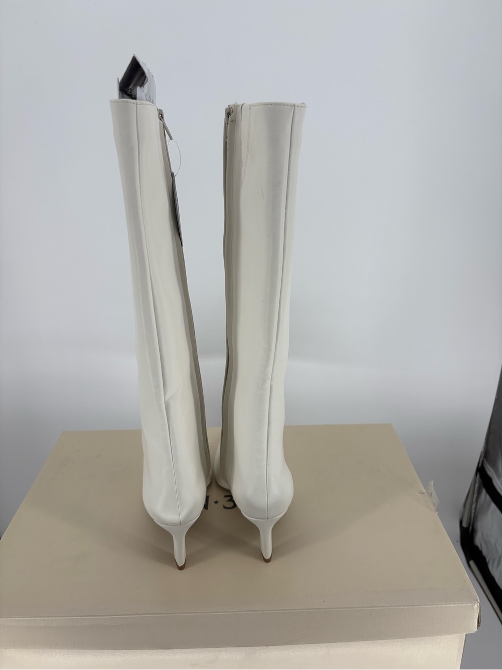 New ON 34th RACHELLEPWhite Knee-High Pointed Toe Boots Size 7M - Picture 2 of 5